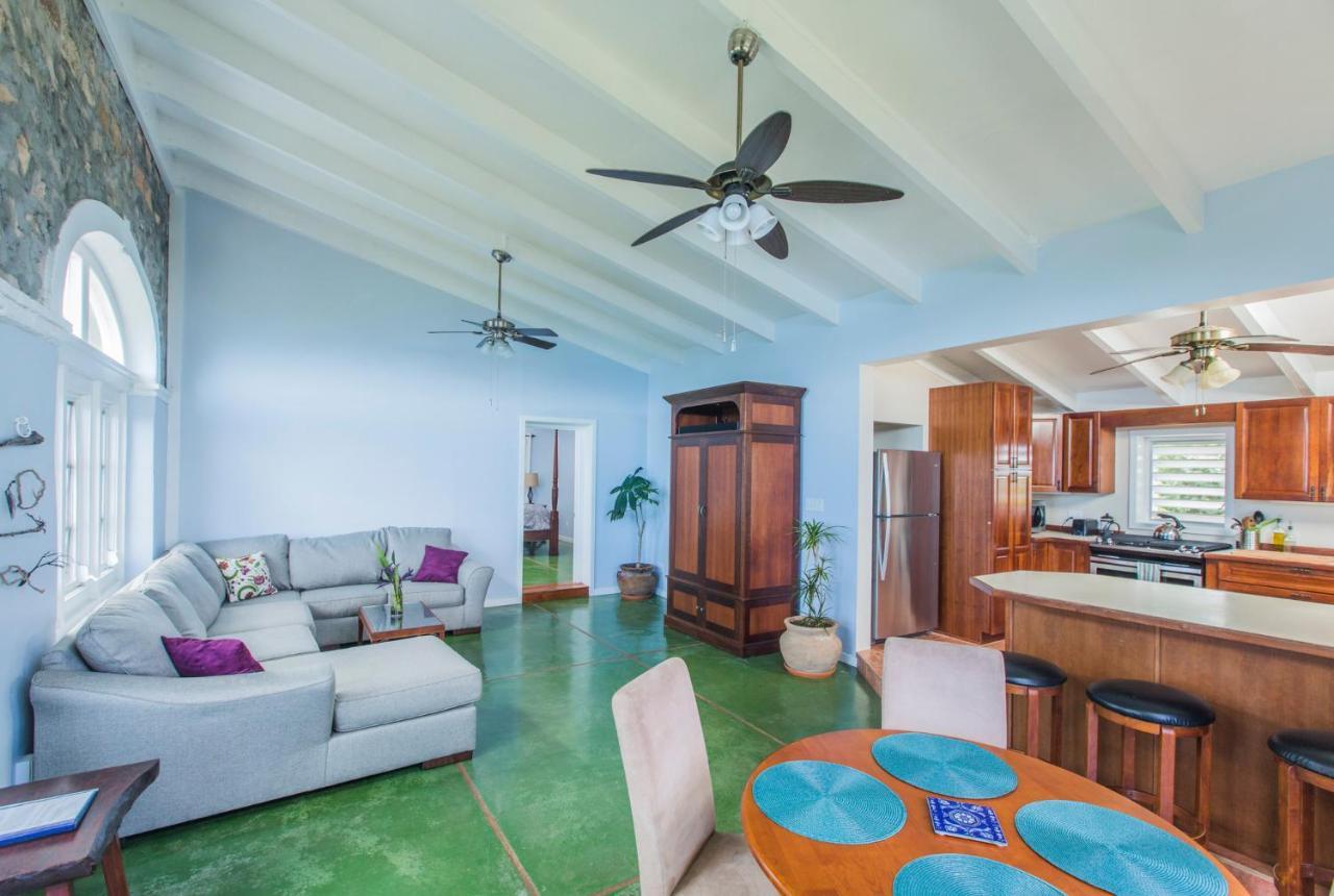 Feather Leaf Inn Frederiksted Room photo